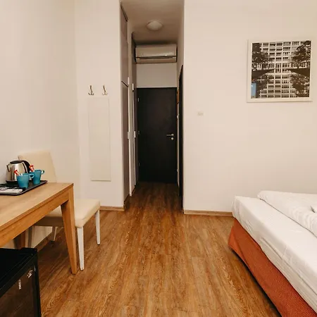 Metro Hotel