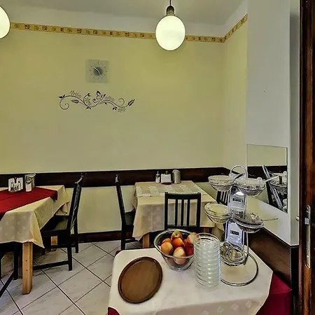 Metro Hotel 3*