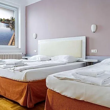 Metro Hotel 3*
