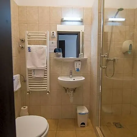 Metro Hotel 3*