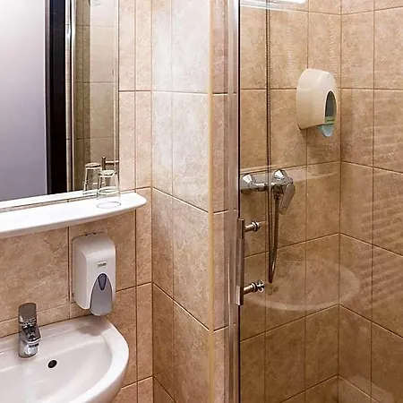 Metro Hotel 3*