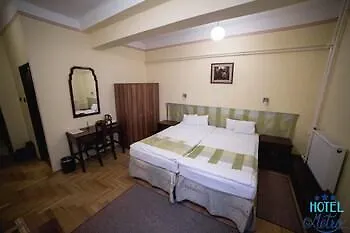 Metro Hotel 3*