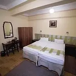Metro Hotel 3*
