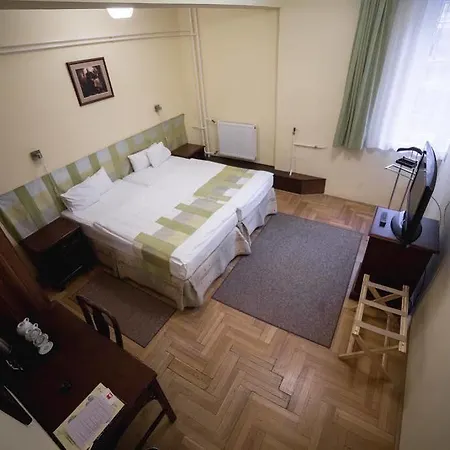Metro Hotel 3*