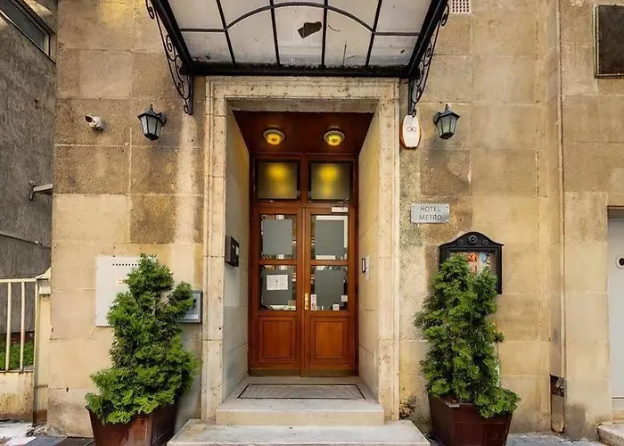 Metro Hotel 3*